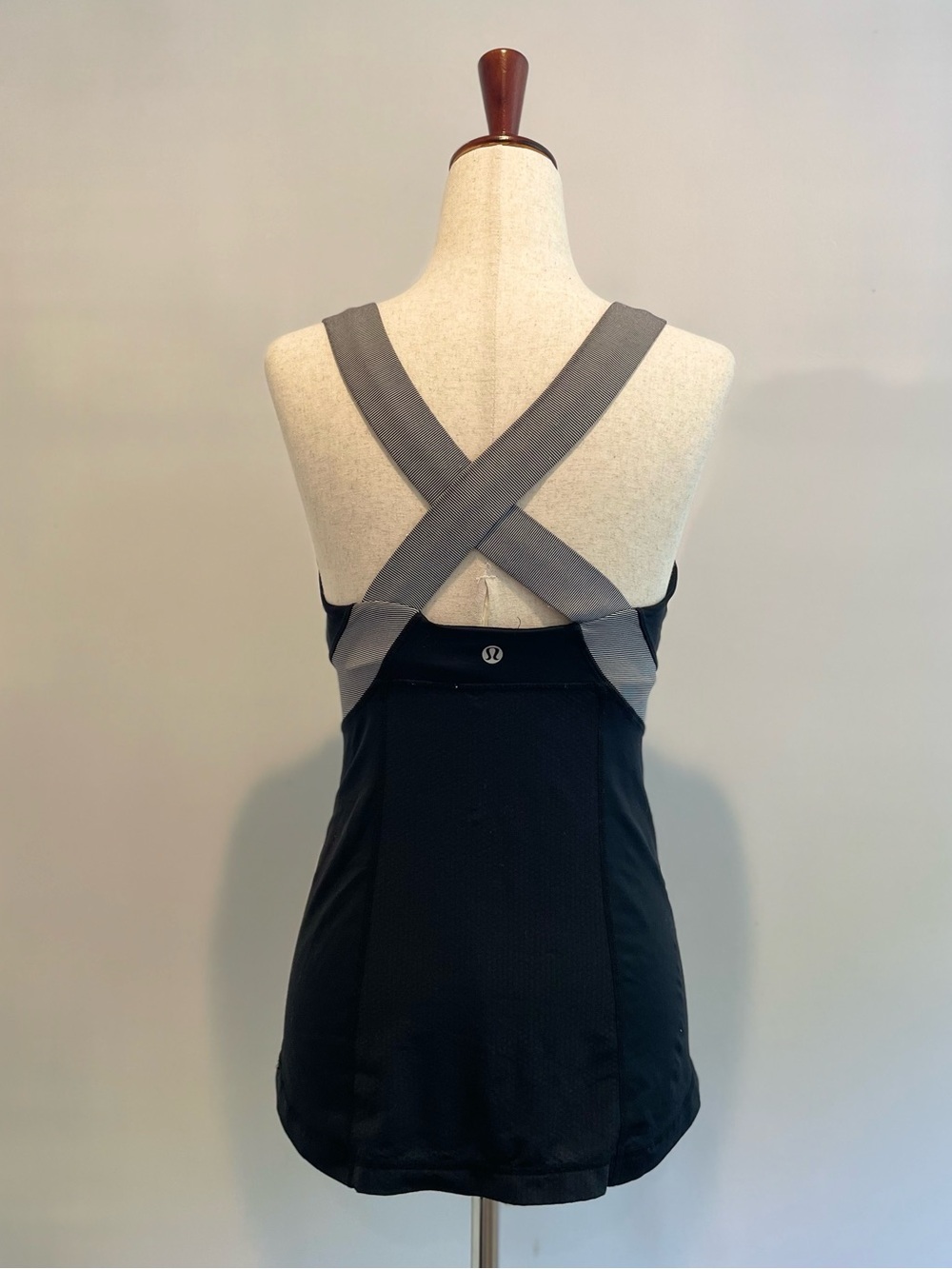 lululemon athletica Black & Grey Contrast Tank Top - size 6